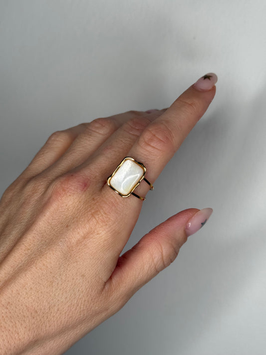 Anello White Opal