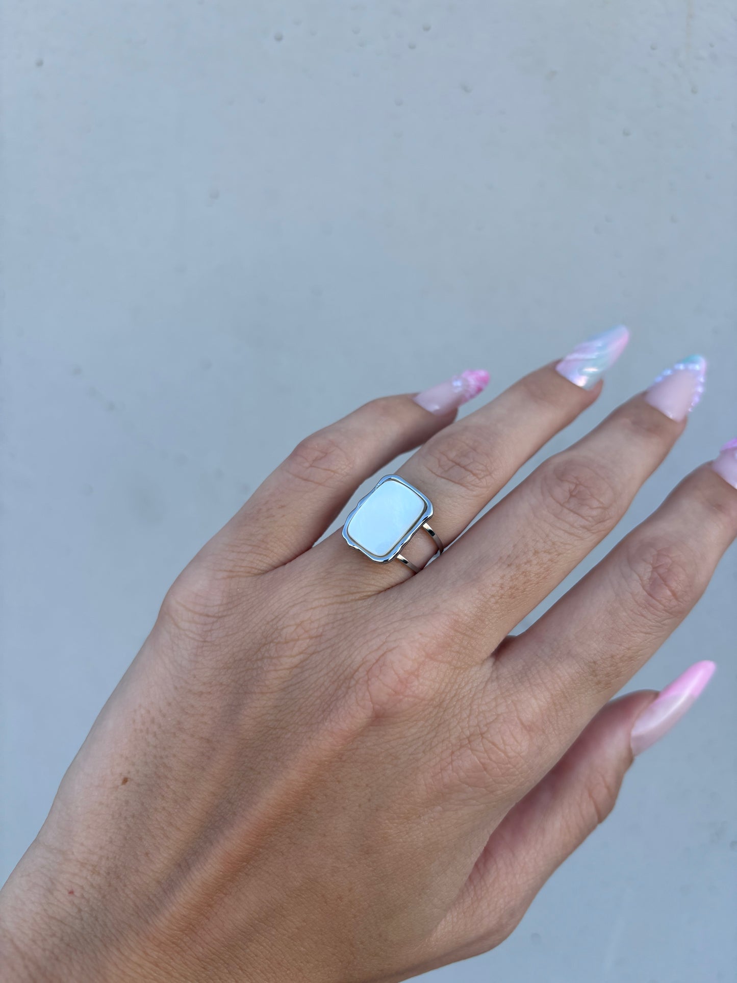 Anello White Opal